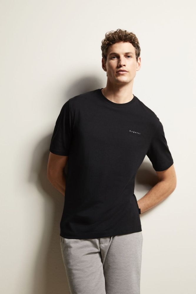 Koszulka-meska-tshirt-bugatti-czarna-small-logo-modaclubstore-pl1.jpeg