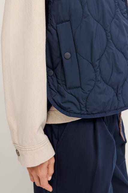 Bezrękawnik damski bugatti Kolekcja 2026 ModaClubStore 2.jpeg
