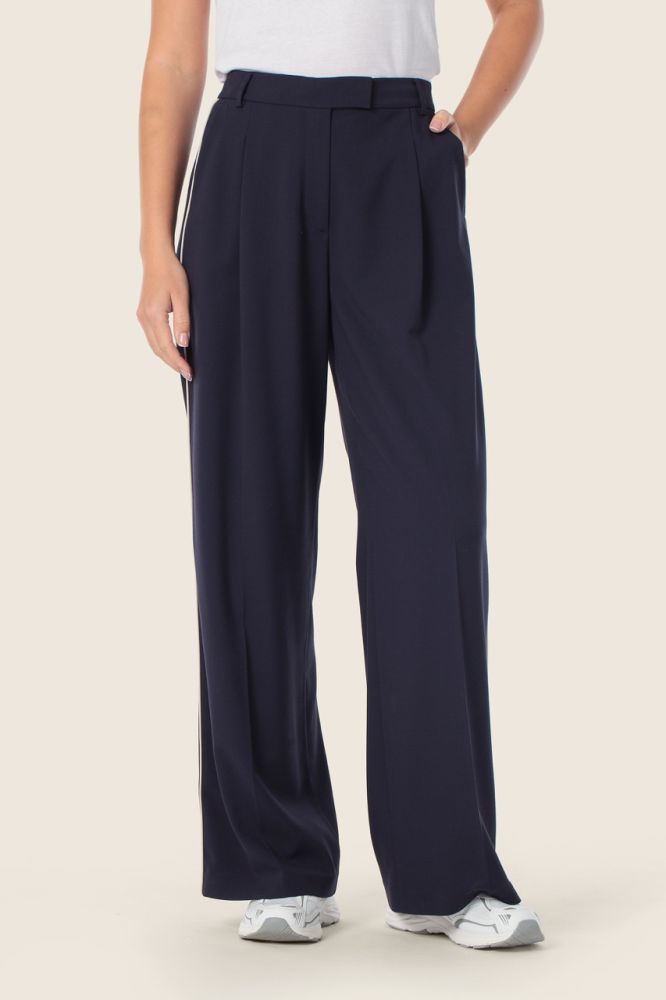 Granatowe spodnie damskie Gerry Weber z lampasem 2.jpeg