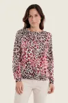 Kobieta ubrana w sweter damski Gerry Weber Animal Print N76031 5.jpeg