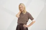 Kobieta ubrana w sweter w paski Gerry Weber ze sklepu Moda Club N76200 2.jpeg
