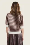 Kobieta ubrana w sweter w paski Gerry Weber ze sklepu Moda Club N76200 3.jpeg