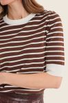 Kobieta ubrana w sweter w paski Gerry Weber ze sklepu Moda Club N76200 4.jpeg