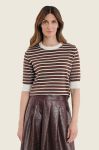 Kobieta ubrana w sweter w paski Gerry Weber ze sklepu Moda Club N76200 5.jpeg