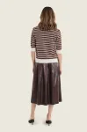 Kobieta ubrana w sweter w paski Gerry Weber ze sklepu Moda Club N76200 6.jpeg