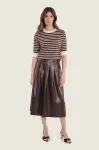 Kobieta ubrana w sweter w paski Gerry Weber ze sklepu Moda Club N76200 7.jpeg