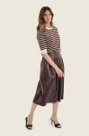 Kobieta ubrana w sweter w paski Gerry Weber ze sklepu Moda Club N76200 8.jpeg