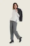 Sweter Gerry Weber biały z rozcięciami N76014121 ModaClub 6.jpeg