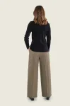 T-shirt damski longsleeve Gerry Weber z dekoltem V N71210 4_ModaClub_.webp