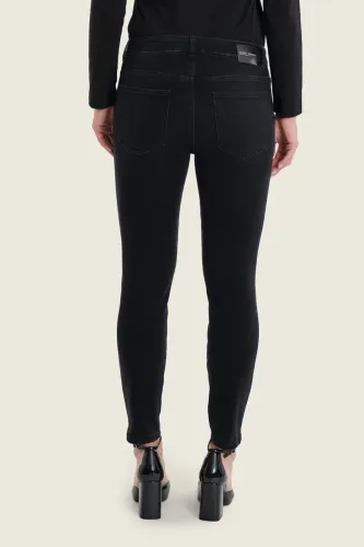 Wąskie spodnie damskie Gerry Weber Black N77034689 1_ModaClub_.webp